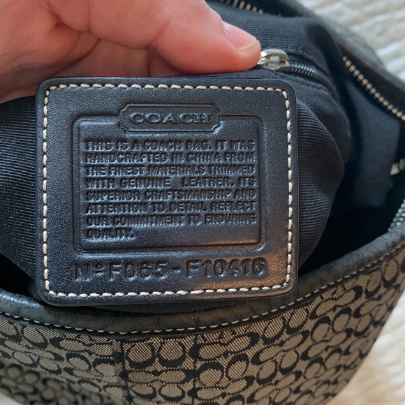 Coach Duffle Signature Canvas Leather Purse. - Picture 6 of 7